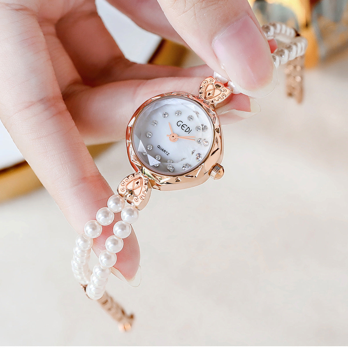 Women's Niche Creative And Slightly Luxury Pearls Strap Watch